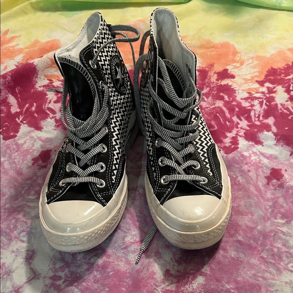 Converse zebra zig zag sneakers women’s 8